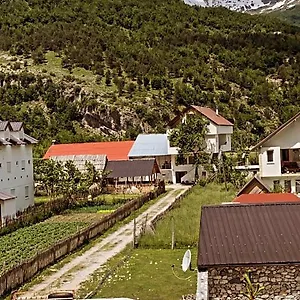 Skender Selimaj Pensjonat Valbone