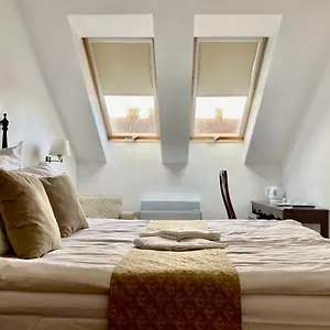 Opera16 Guestrooms , Budapeşte Macaristan